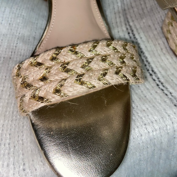 Never worn sandals with small heel - Picture 5 of 6